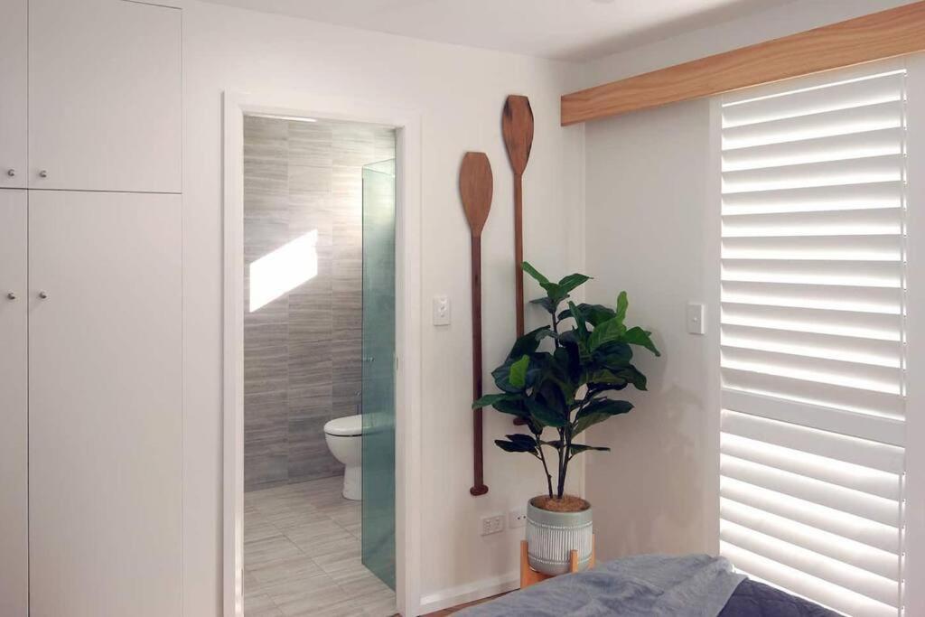 Coastal Nest - Stylish 1br Steps To Apartment *