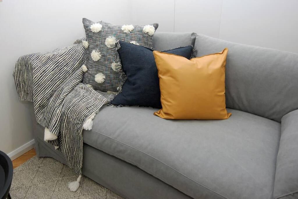 Coastal Nest - Stylish 1br Steps To Towradgi