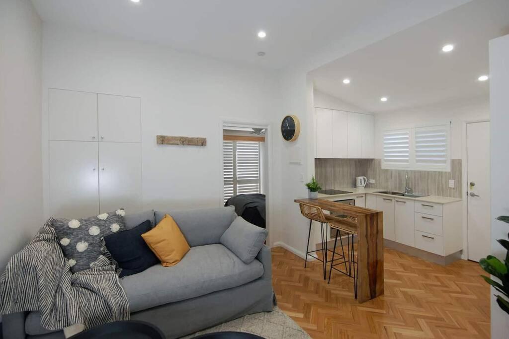 Coastal Nest - Stylish 1br Steps To Apartment